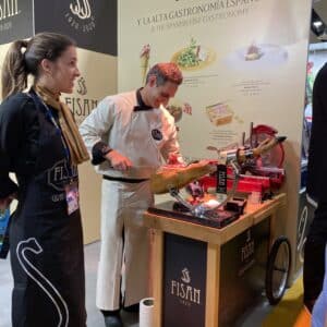 Cortador de jamón con Jamón de bellota ibérico en Madrid Fusión 2020