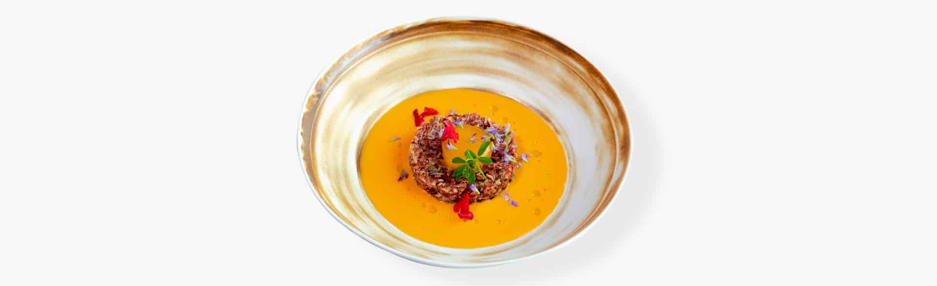 Tartar de Jamón de Bellota Ibérico Alta Gastronomía FISAN con yema curada y cremoso de tomate