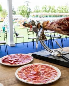 plato de jamón FISAN en el Concurso de hípica LONGINES Global Champions Tour