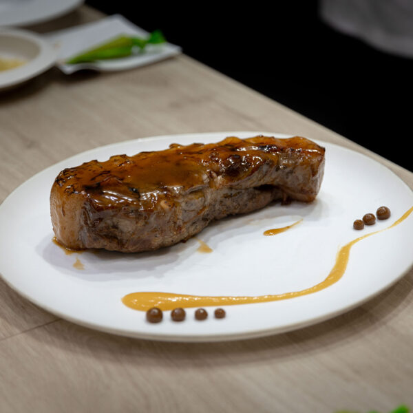 CHULETA DE CERDO DE BELLOTA IBÉRICO MADURADA CON SALSA DE JAMÓN