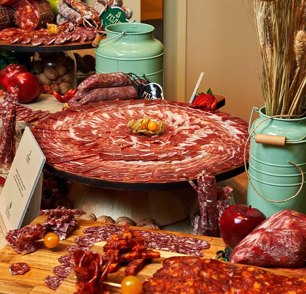 5 consejos para preparar bandejas de embutidos ibéricos decoradas para fiestas y eventos