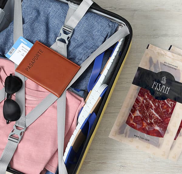 ¿Se puede llevar jamón envasado al vacío en el avión? Y otras preguntas sobre viajar con ibéricos FISAN
