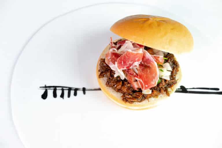 Mollete gourmet con jamón de bellota ibérico FISAN, una receta inspirada en la alta cocina para un almuerzo infantil saludable