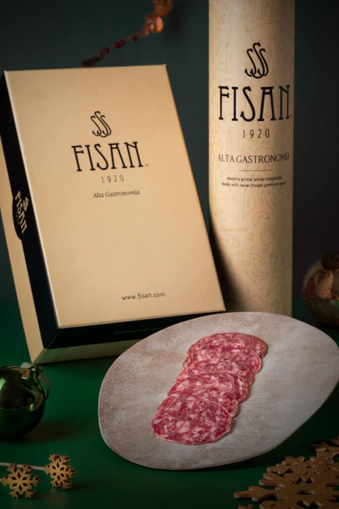 Cajas de regalo y lonchas de salchichón ibérico FISAN
