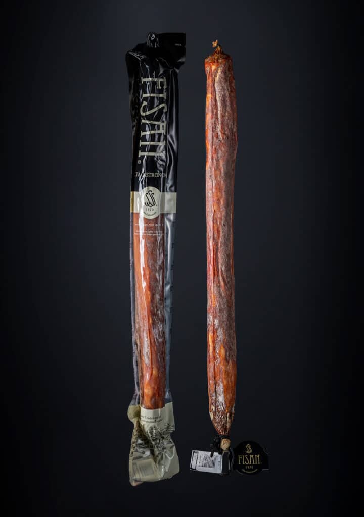 Dos piezas de embutido ibérico FISAN enteras.