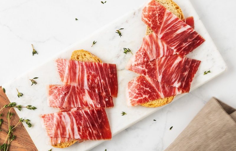 Desayunos con jamón ibérico: ideas para empezar el día con energía y un sabor a dehesa tan profundo como intenso